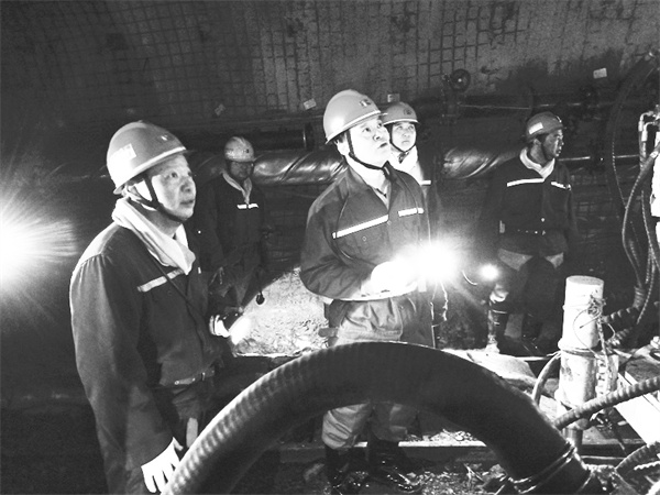 6-3 4鹤煤三矿全面.jpg