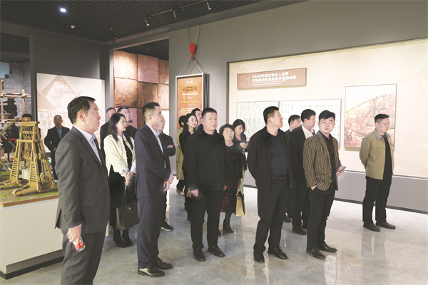 1-5 1 5在中国第一家起重机博物馆参观.jpg