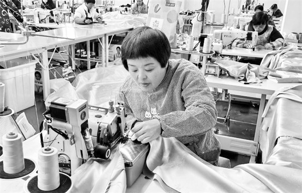 1710932119711097.jpg 7-1 1 国潮”马面裙“破圈.jpg