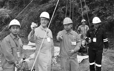 1712462101257282.jpg 6-3 3 2 壳牌公司专家到项目工地考察.jpg