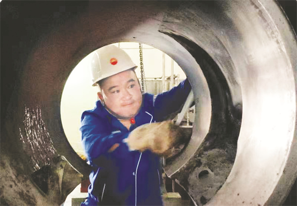 5-4 6图片新闻 精益检修 安全无忧.jpg