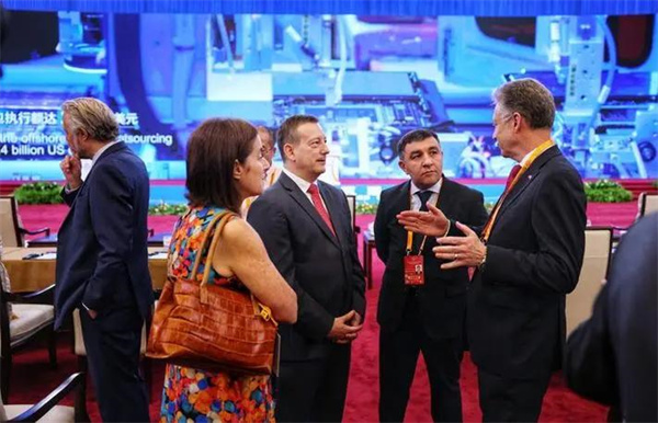 1 全球服务贸易企业家峰会(1).jpg
