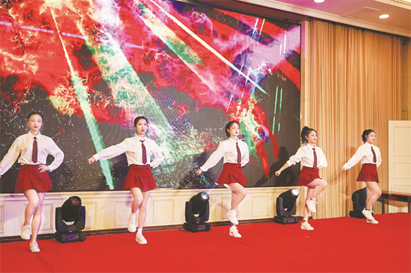 1-11 1 11文艺表演.jpg