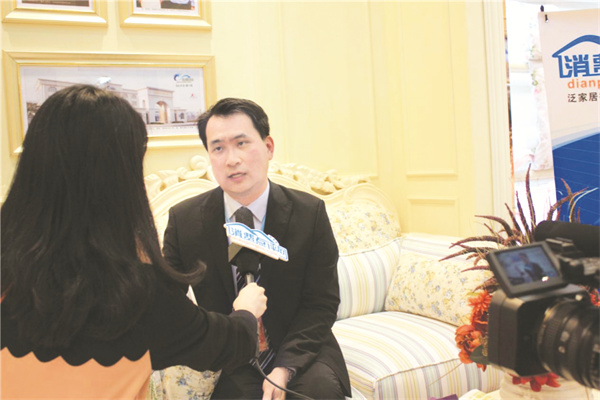 4-3 3 必发 供应链专家柳光第接受主流媒体访问.jpg