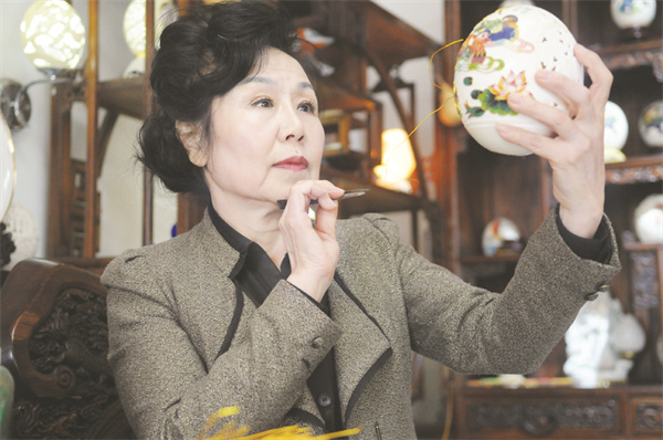 1734523831768717.jpg 4-5 4,山东淄川:从下岗女工到淄博手造工匠.jpg