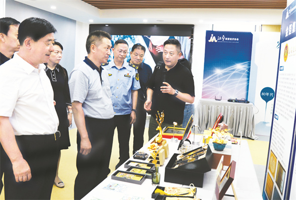 1734958014915020.jpg 4-2 1 2,端俊常务秘书长深入企业调研。.jpg