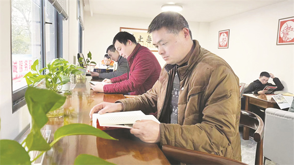 8-2 3斌郎煤矿开展党.jpg