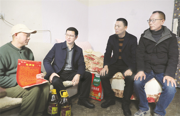 5-4 4图片新闻 川煤华荣能源公.jpg