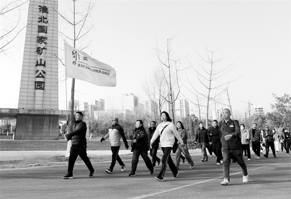 2-3 6（图片新闻）徒步9.jpg