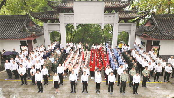 1736853162399450.jpg 4-6 烈士公祭日活动现场照片.jpg