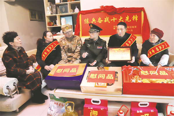 1736853894511317.jpg 4-10 送立功喜报1.jpg