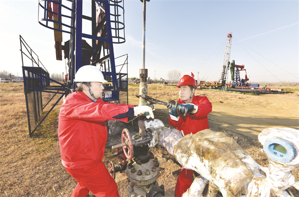 5-3 6 图片新闻 河南油田采.jpg