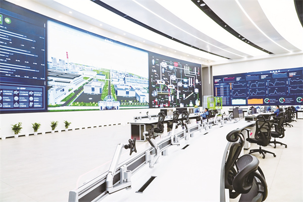 1749364481990693.jpg 1-1 1 图为豫光集团数智中心.jpg