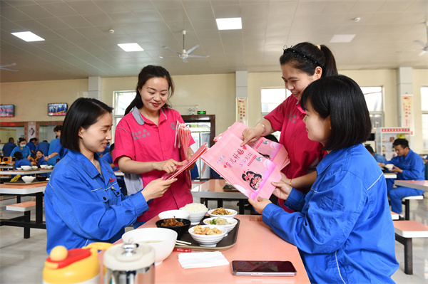 6（图片新闻）淮北选煤厂：传递“心”关怀 倡导“新”风尚.jpg