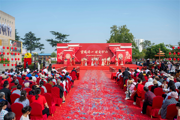 1761049767391659.jpg 1鲍店煤矿:集体婚礼上演“中式浪漫”.jpg