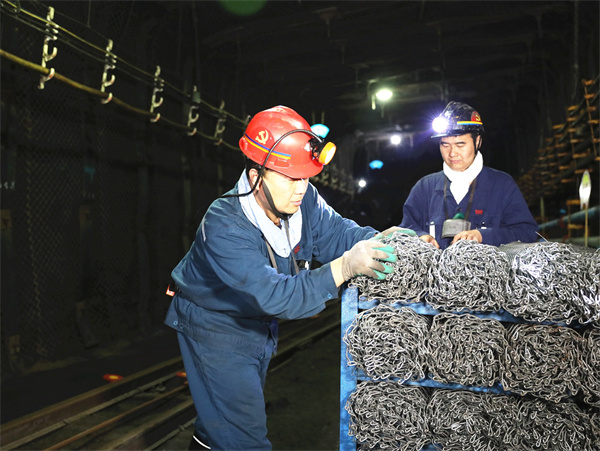 1761650596576393.jpg 1柴里煤矿:巧打“车轮”上的金算盘..jpg