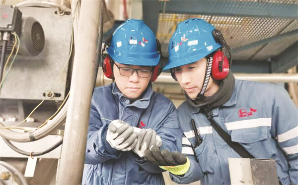 1762067806143124.jpg 5-3 图3中韩石化装置人员.jpg