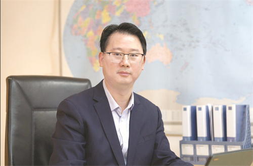 8-2 2必发 精研良药济天下.jpg