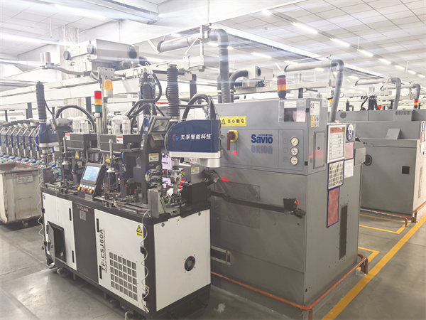 8-1 2图为虹纬纺织插线机.jpg