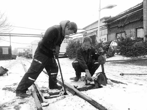 2-2 5冒雪排查隐患.jpg