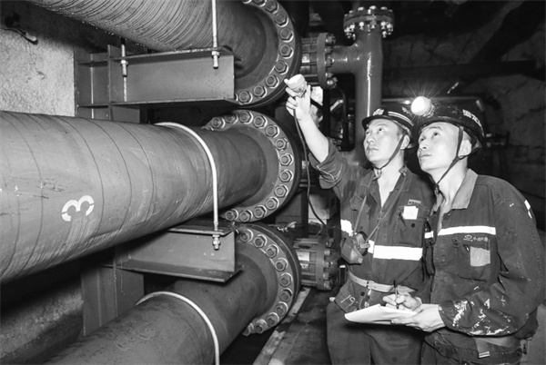 7-2 2（必发图片新闻）七百米井.jpg