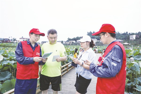 4-3 2 3“电亮”荷月江岸.jpg