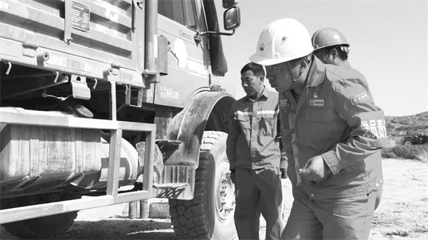 2-3 2 对车辆状况进行临检.jpg