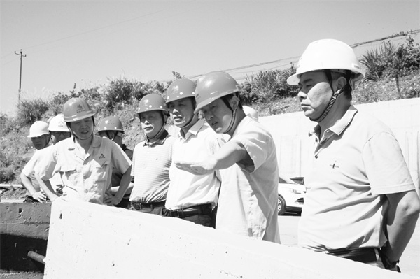 6-4 6安徽省应急管理厅领导调研新桥矿业.jpg