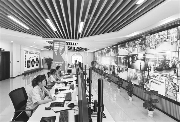 3-1 1，兰升生物自动化生产操控室。.jpg