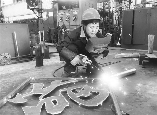 2-2 2，坚守初心数十载 愿做彩霞映矿山(1).jpg