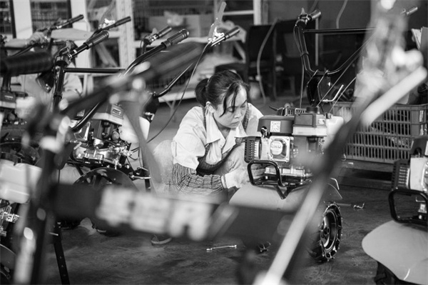 3-1 1 5月30日，在华世丹机.jpg