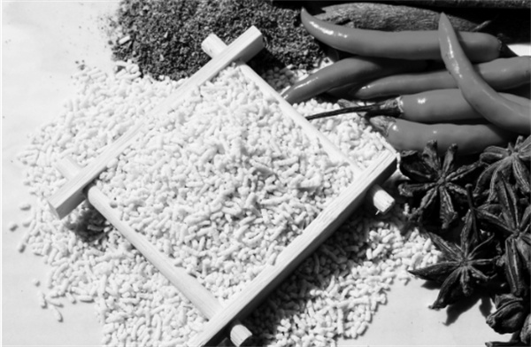 1657276493882106.jpg 3-1 图配文1本土品牌冲上市.jpg