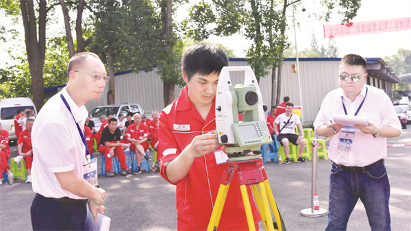 5-2 1-2 图2：全站仪实操比赛.jpg