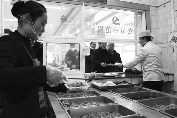 2-6 8 春节我在岗.jpg