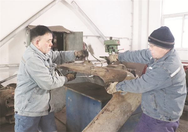 5-1 3鹤煤三矿多举措拧紧.jpg