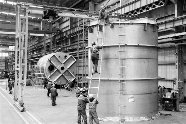 6-6 10 二月里，赶制钢铁项目订单忙140.jpg