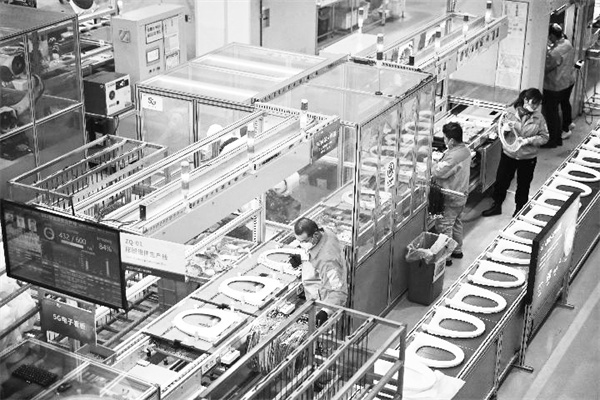 3-5 6,工人们在九牧智能马桶.jpg