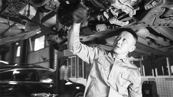 2-3 2，汽修战线的“牛”班长.jpg