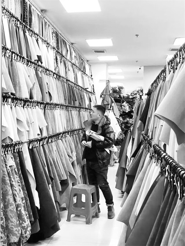 3-1 1 晓龙皮业店铺内.jpg