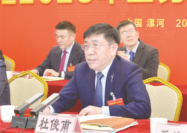 4-4 1 4图为双汇发展党委书记、工会主席杜俊甫.jpg