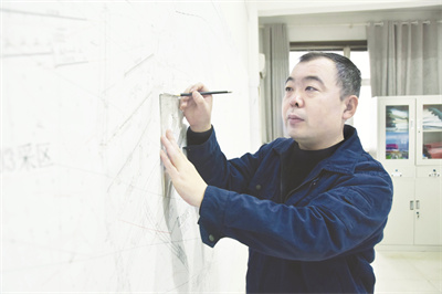 4-2 2 商天宇工作照.jpg