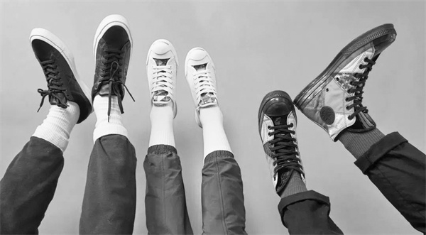 3-2 图配文2Vans.jpg