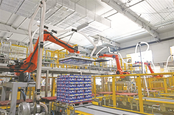 4-2 1 2，　在天津海河乳.jpg