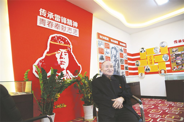 1678973197192350.jpg 8-1 1 学雷锋,他一学就是60年.jpg