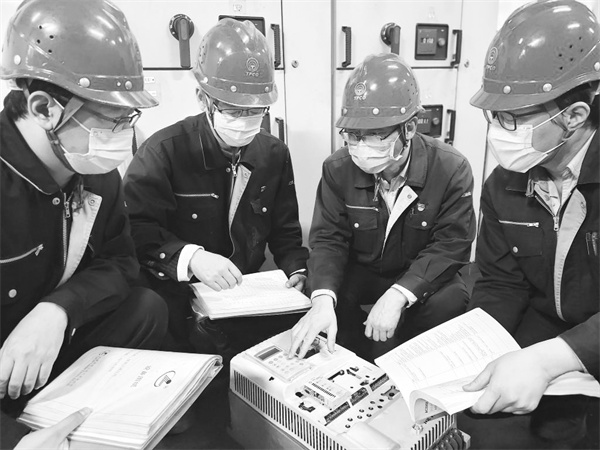 3-1 1 全国人大代表、天津钢管.jpg