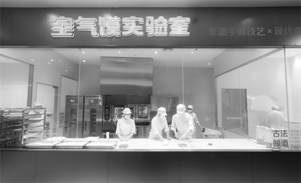 1679649606344638.jpg 3-1 图配文1“非遗手.jpg