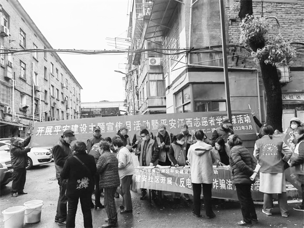 1680001902206369.jpg 7-2 5江西建工二建开展平安志愿者活动.jpg