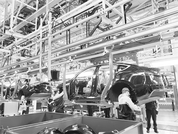 1680086228865807.jpg 6-2 新能源汽车“临港速度.jpg