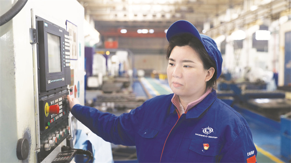 1680086437976633.jpg 5-3 5 十八载筑梦兵工.jpg