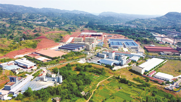 1680695977263909.jpg 1-2 2 图为高县经开区重点项目建设景象。.jpg